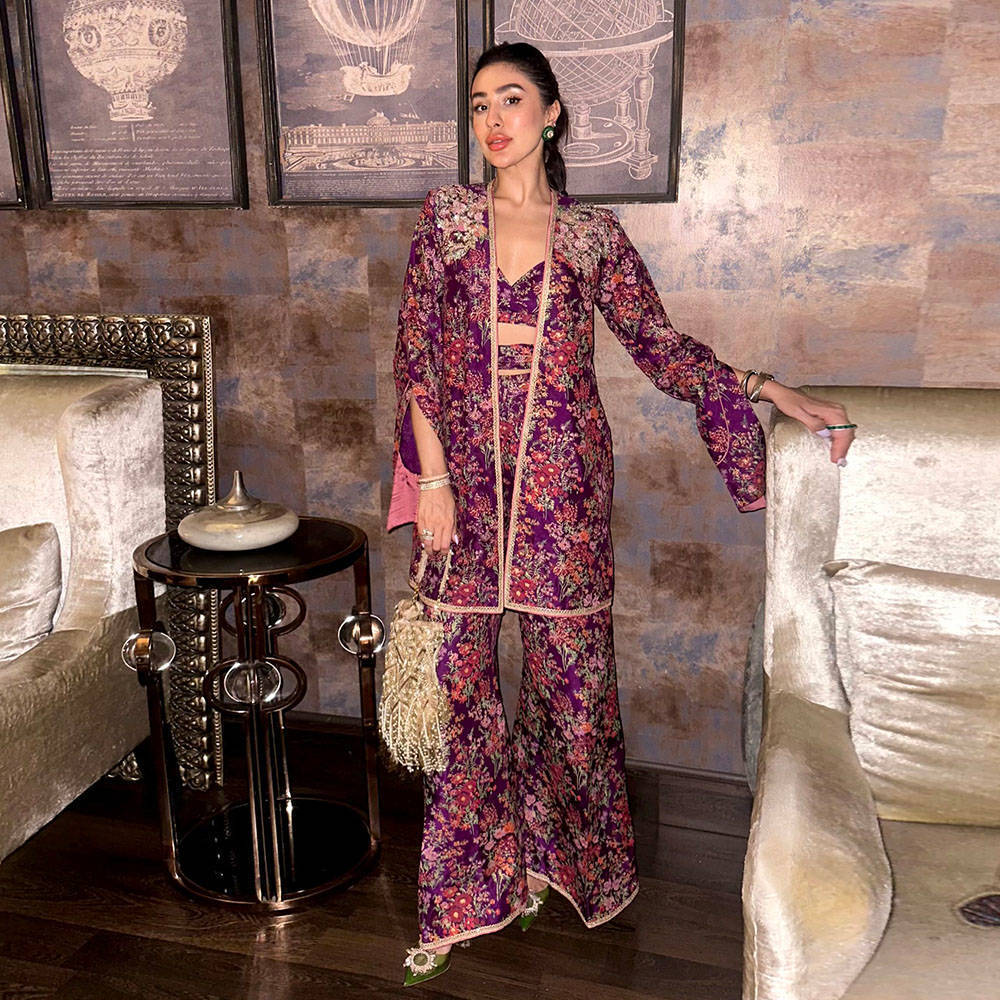 Picture of Reshma Arorra draped in our eye-catching magenta wrap
