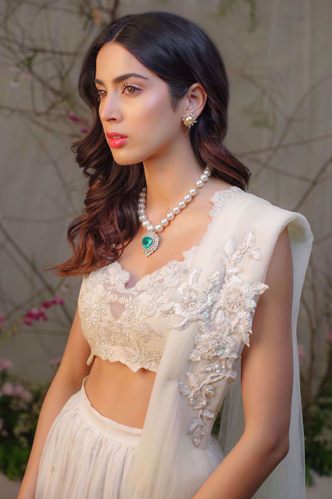 Picture of White dupatta