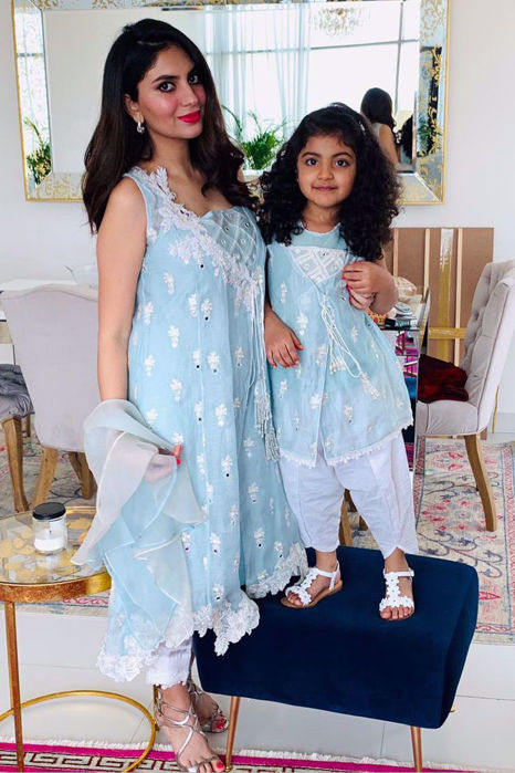 Picture of Sharmeen Khan kept it all classy in Nisa Angrakha