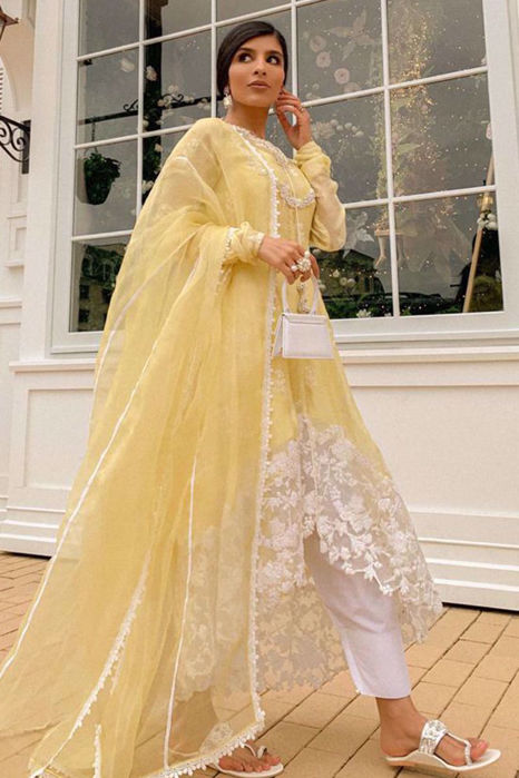 Picture of Our favourite muse Rohma Siddiqui looking absolutely chic