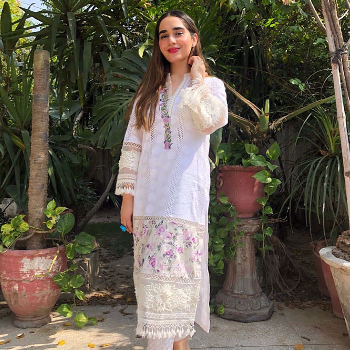 Picture of Myrah Ali Xeeshan makes a timeless appearance in a perfect Zainab Salman ensemble!