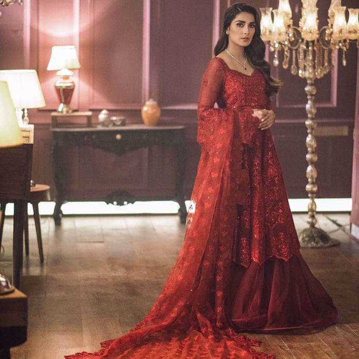 Picture of Completely blown away by our beautiful muse Ayeza Khan making a statement appearance in this Zainab Salman ensemble epitomising craftsmanship and sheer elegance.