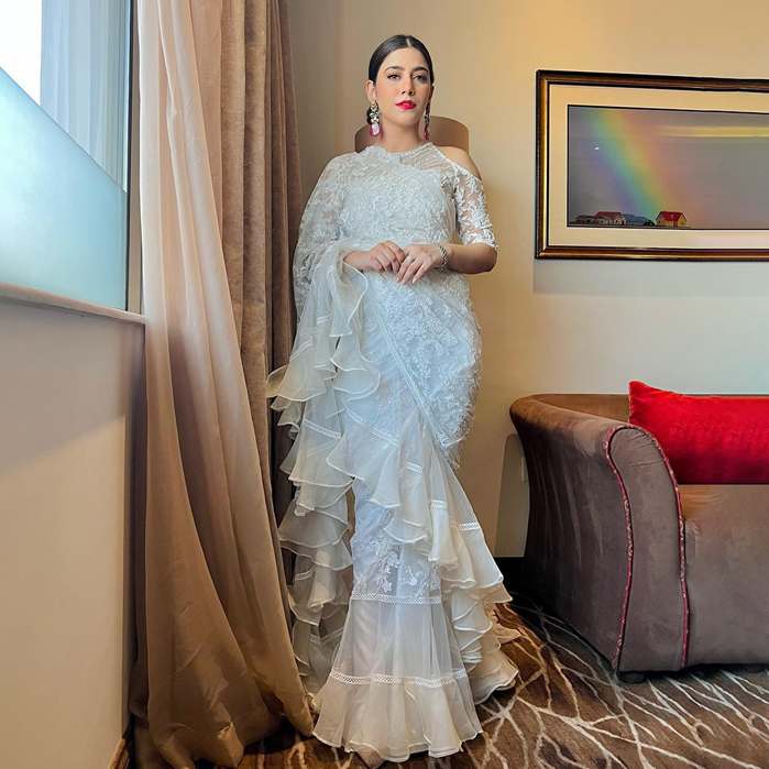 Picture of Hira Baleeh in White Oslo Saree