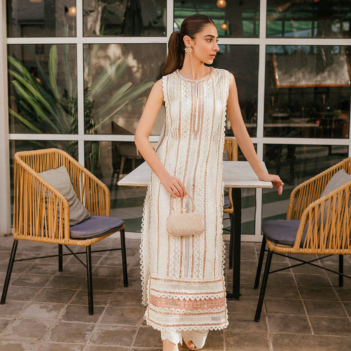 Picture of Zarminey Haq effortlessly showcases our eye-catching idyllic grassland.