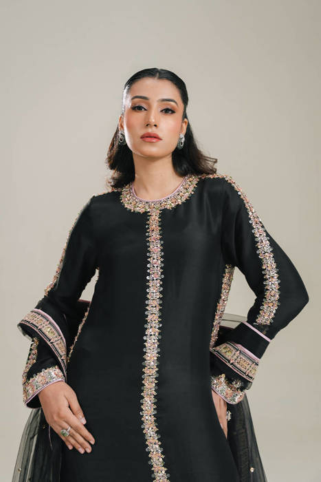 Lila in Silk (Black)